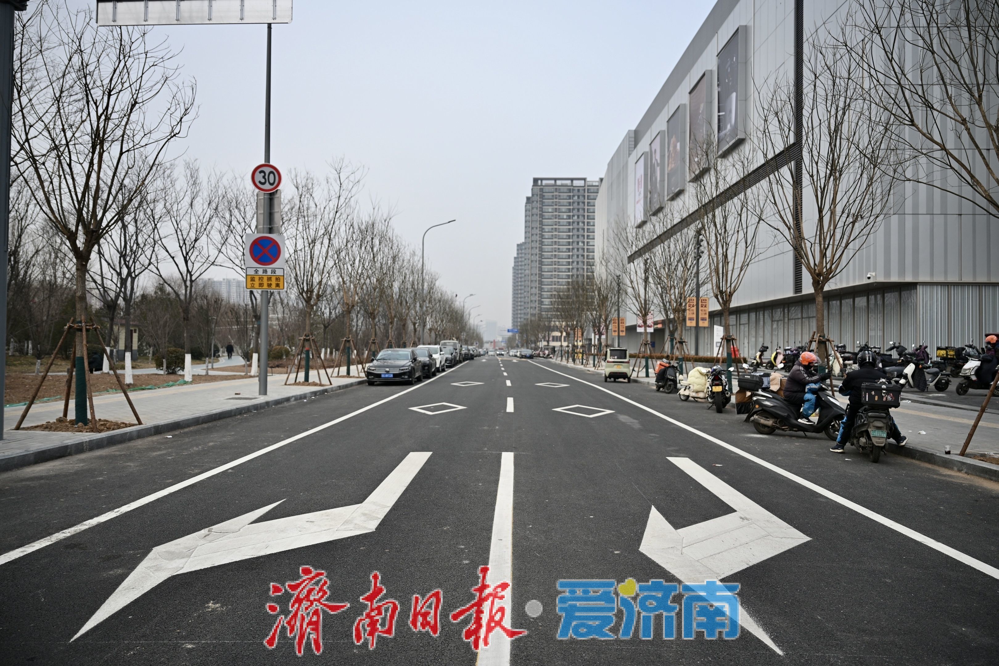 通车半月见成效，济南西城天街周边交通“微循环”顺畅激活