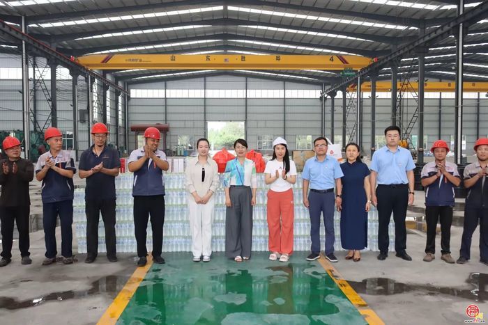 普集街道总工会开展“夏季送清凉”活动