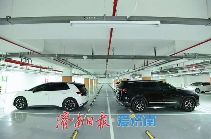 泉城广场新建“城市智慧停车场”启用