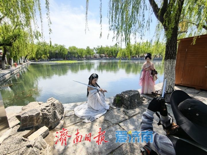 初夏百花洲风光好 市民打卡享古韵