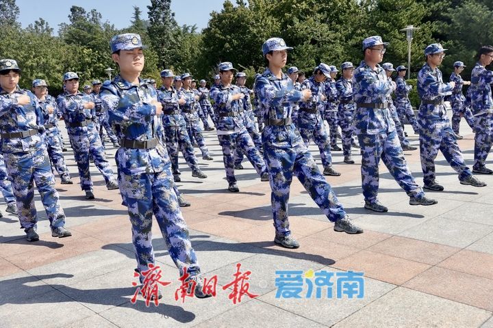 迷彩青春正淬炼