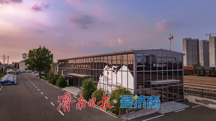 一年四季 泉在济南丨济南雨后现“丁达尔”效应，机车公园日落美景入眼成画