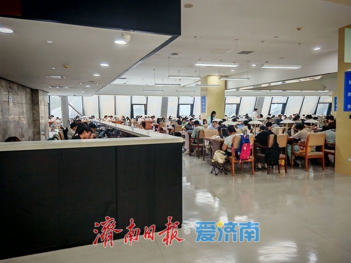 书香纳凉、逐热求学！济南市图书馆暑期“一座难求”