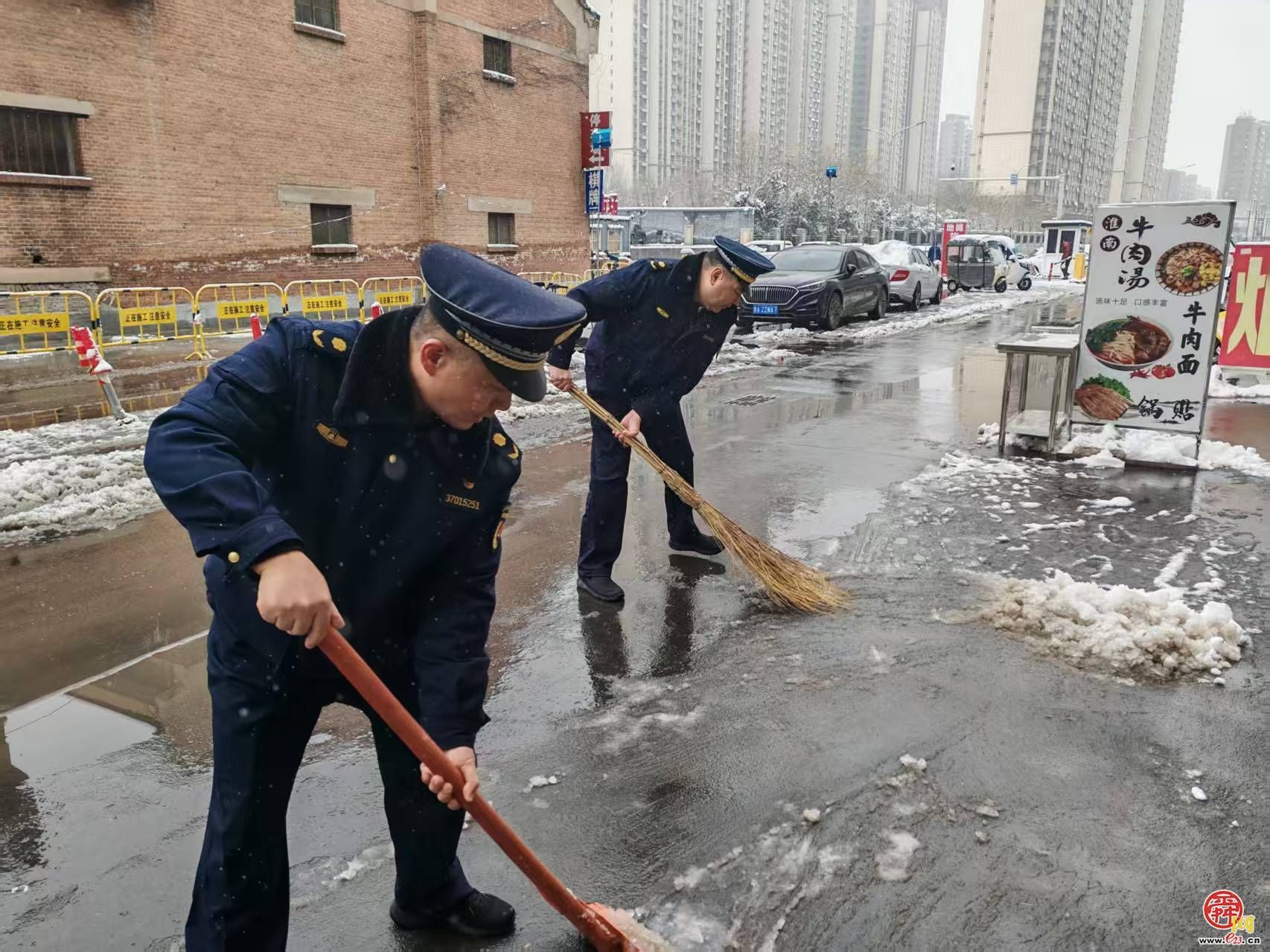 迎寒而上 清出温度——济南全城联动打响清雪除冰“共治战”