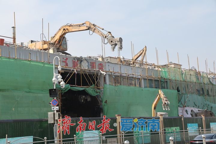 济南天龙大厦拆除进度提速 火车站南广场视野开阔