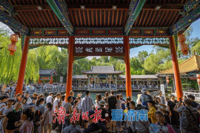 一年四季 泉在济南丨趵突泉水位攀升至28.92米，景区瀑布景点成为新打卡亮点