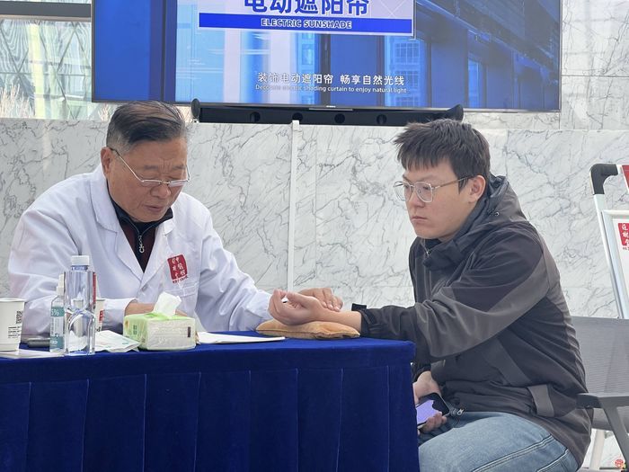 党建聚力解民忧 健康查体暖人心  人寿大厦楼宇党委开展职工健康服务活动