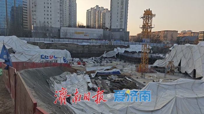 洪楼1905项目“大白膜”拆除转入正常施工