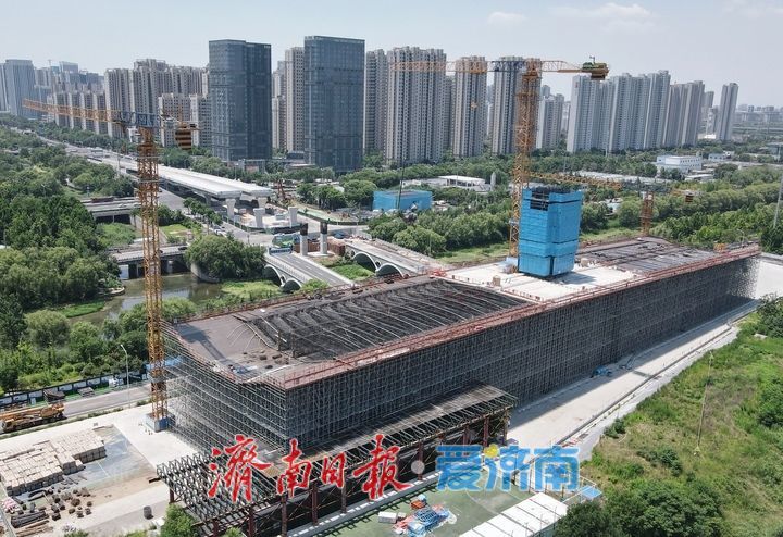 腊山河西路北延项目主桥上部结构施工稳步推进