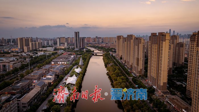 小清河畔，夏日金辉淌晚霞
