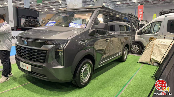 多品类强势出击！中国重汽轻型汽车首登上海国际房车展