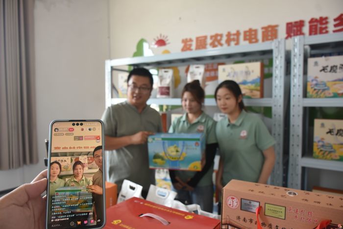 山东交通学院轨道交通学院“三下乡”实践团走进仁风镇