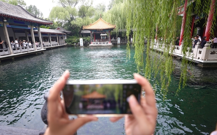 “泉”在济南过暑假 