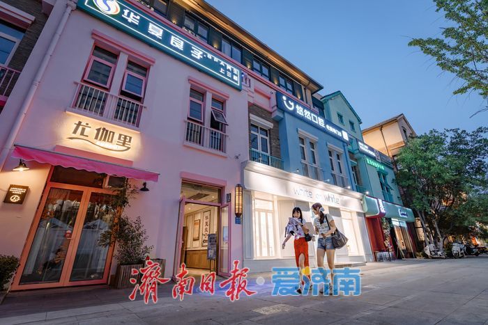 一年四季 泉在济南丨复古与时尚奇幻交融 璀璨夜经济点亮济南融汇老商埠