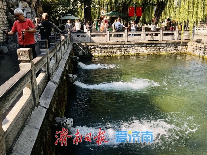 节后错峰游 泉畔亲泉热
