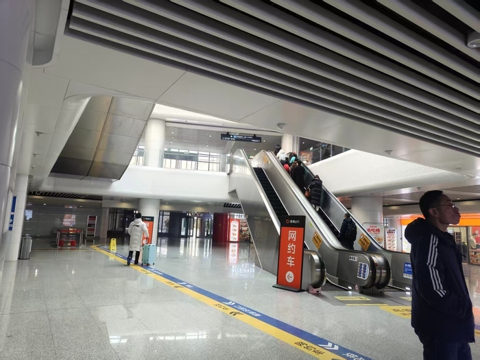 济南东站地铁、高铁无缝衔接，记者实地体验换乘：全程仅需3分钟
