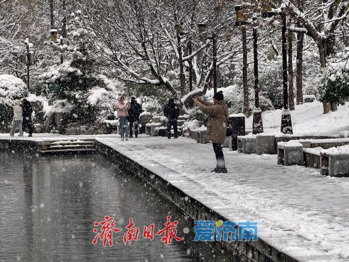 明湖雪韵醉游人