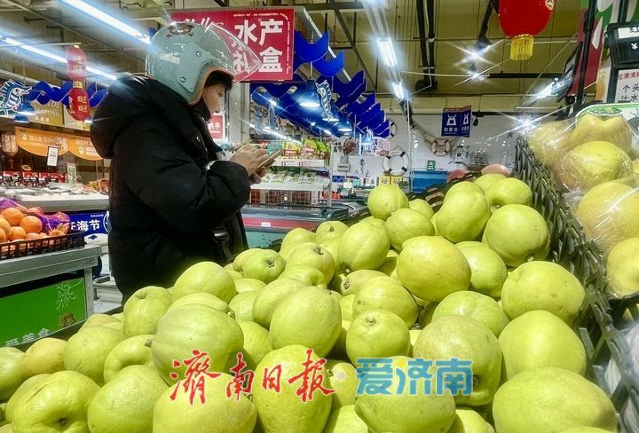 货丰价稳！济南节前水果市场供应充足