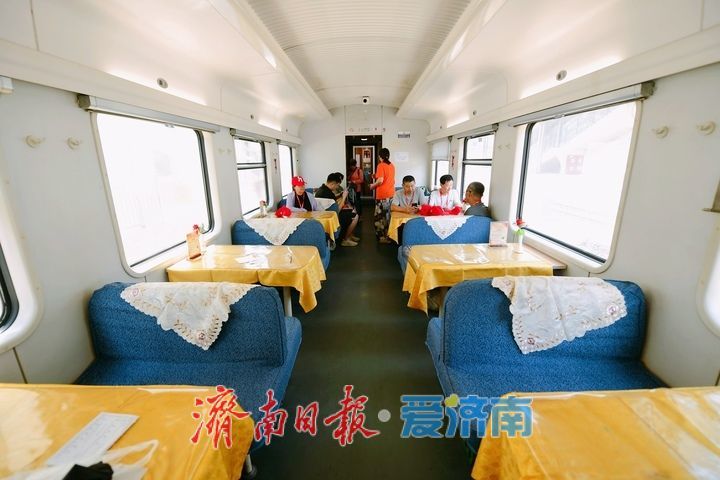 全新适老化升级，“齐鲁之星”银发旅游专列首发新疆