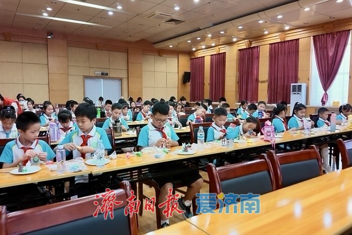  “七彩课堂”点亮暑期“爱伴童心”筑梦成长 我市举办外来务工人员子女暑期关爱活动