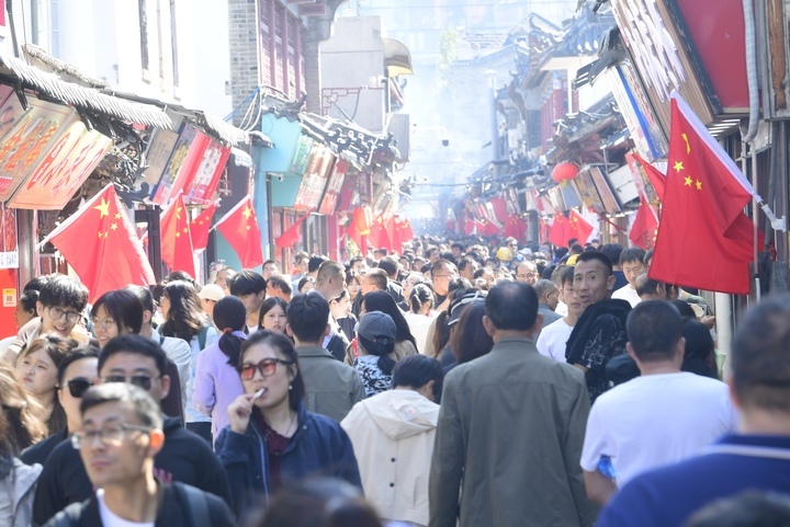 等你来嗨！济南美食街区火爆国庆假期