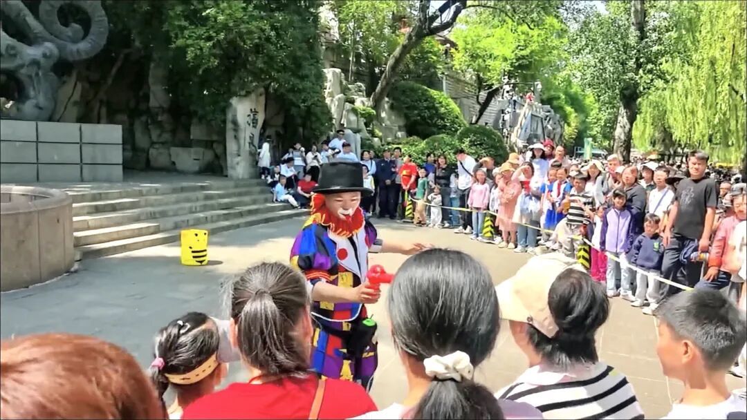 泉力集结·悦享五一｜天下第一泉风景区假期首日人气爆棚