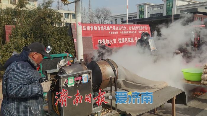 人头攒动购年货 烟火升腾年味浓