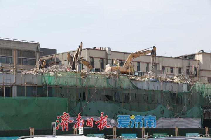 济南天龙大厦拆除进度提速 火车站南广场视野开阔