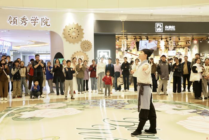 如梦令巡游闪演亮相领秀城贵和 清明假期添彩都市文化生活