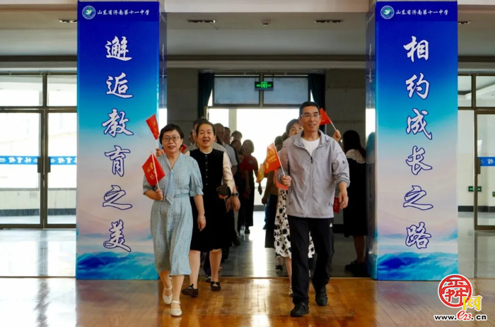 比了个耶，我们就毕业啦！