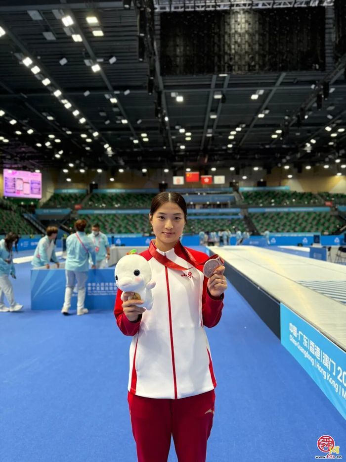 济南选手邵莹洁助力山东队斩获十五运女子佩剑团体铜牌