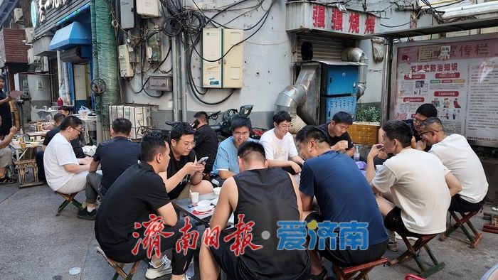 一口串， 一座城的情怀！老济南烧烤，“串”起泉城夏夜经济！