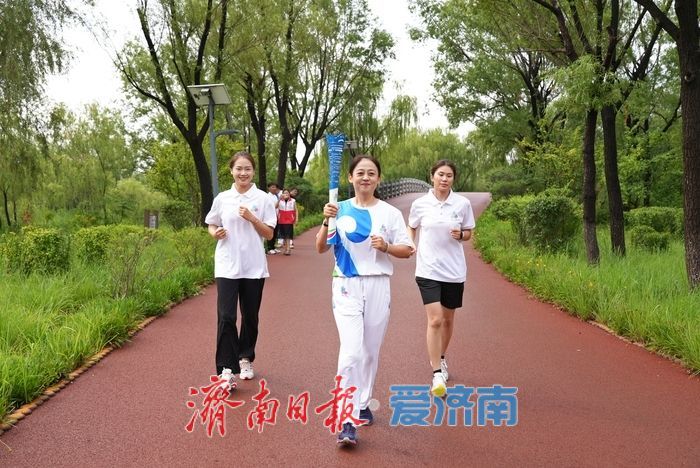 袈裟泉涌千年韵！2025济南国际泉水节“泉炬”传递活动走进长清区