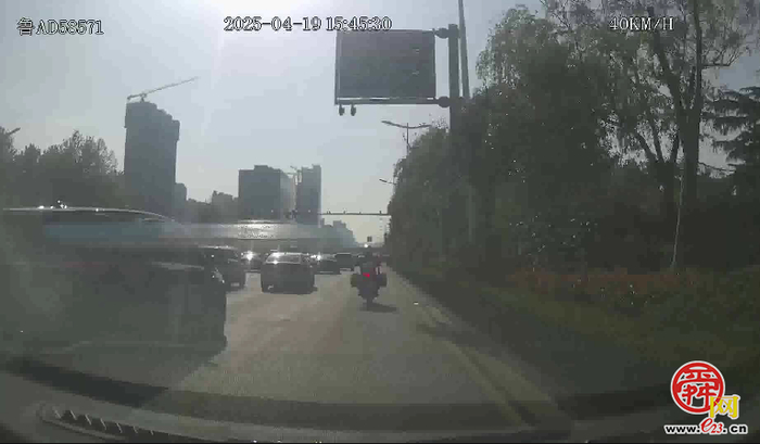 为ta点赞｜济南出租车司机经十路闯红灯救孩子！