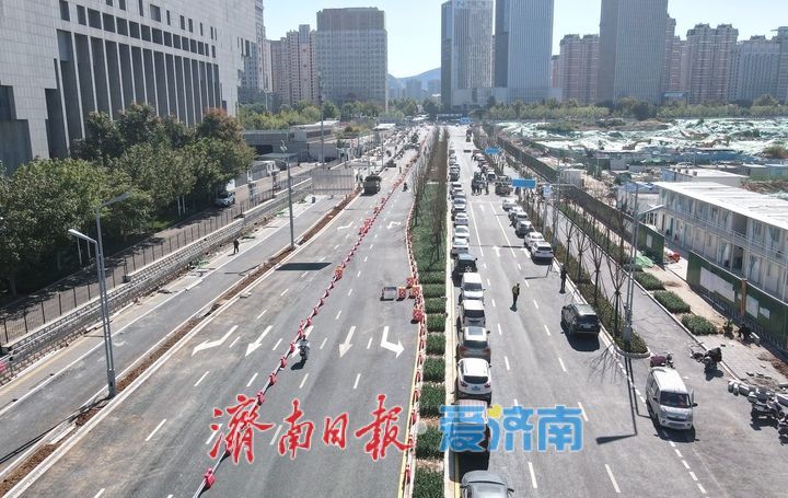 沥青摊铺、交通标识线就绪，济南泺邑路改造东侧路面临时放开非机动车通行