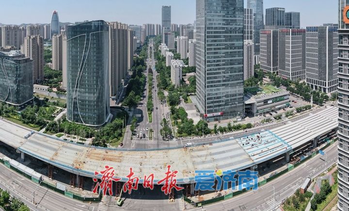 济南凤凰黄河大桥南延工程首跨跨路钢箱梁已顺利安装