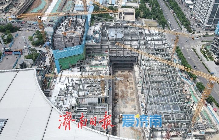 山东国际会展中心（配套部分）项目会展区域总体钢结构完成过半