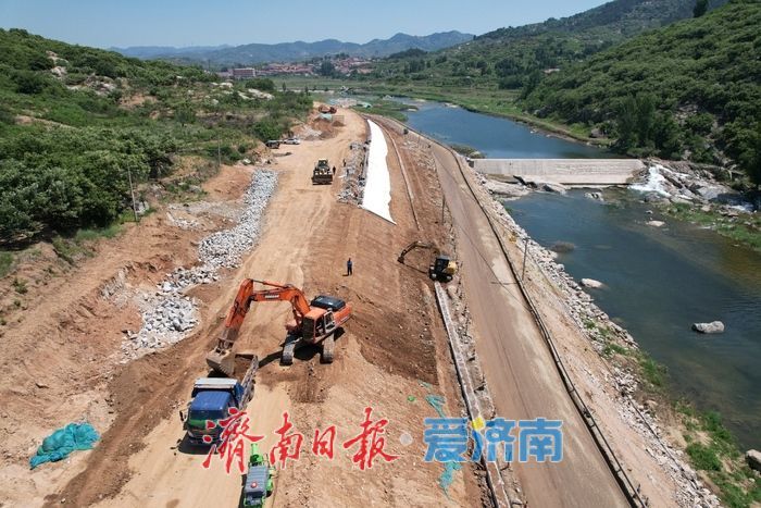 筑牢安全防线 河畔护坡加固迎汛期