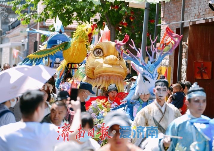 鳌鱼、凤凰舞动百年老街，“山海经”国风秀点亮济南上新街