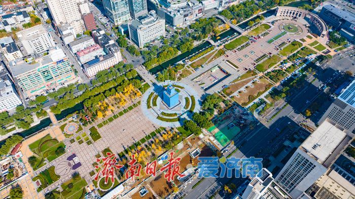 泉城广场泉标穿上“蓝色外衣”，月底维护完成