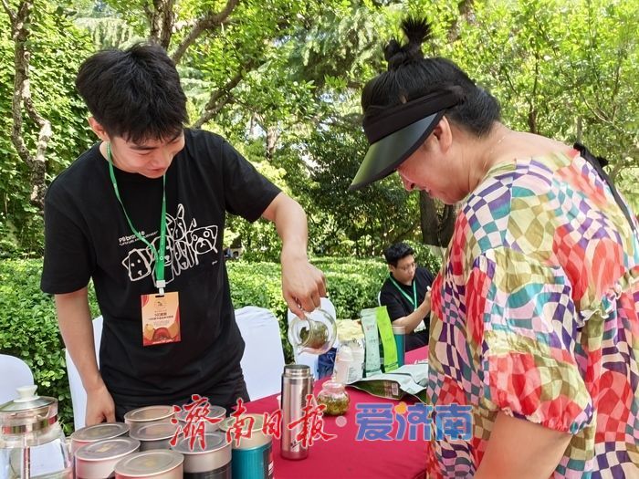 何以消暑，泉畔吃茶