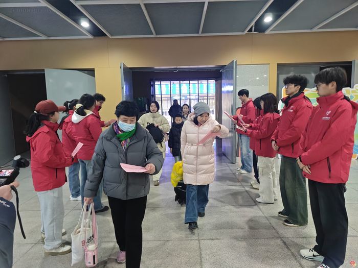 文明交通 礼行泉城｜2026年春运首日，济南三大火车站“新时代文明实践站”齐亮相！