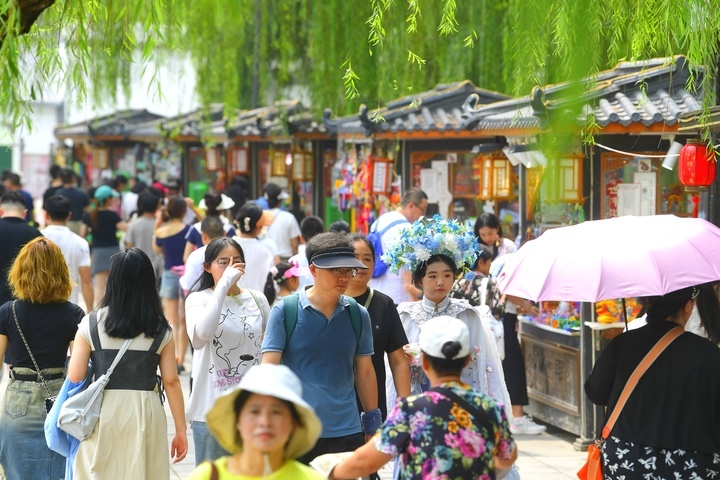 “泉”在济南过暑假 