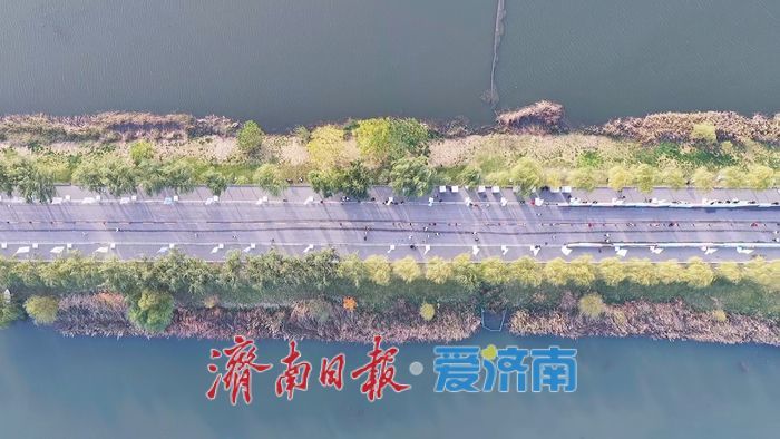 美丽中国·全民健身跑（山东·济南站）在华山历史文化湿地公园鸣枪开跑