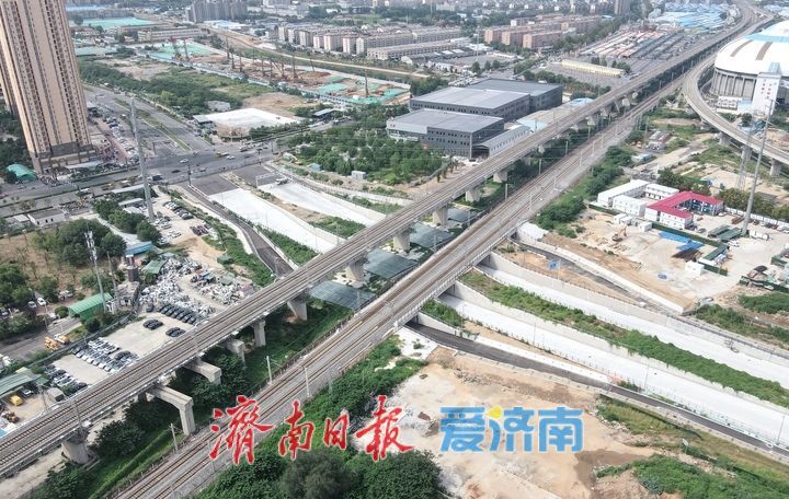 济南奥体西路北延项目实现“牵手”，这两段道路连通