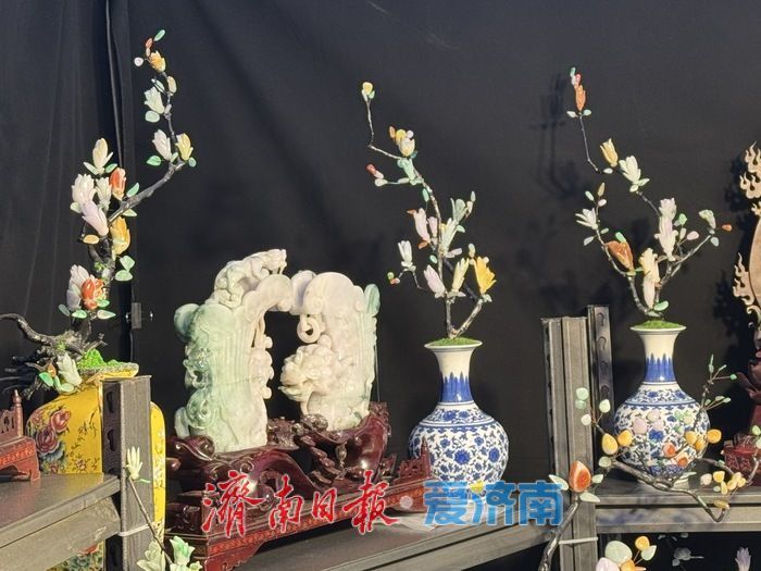 翡翠插花绽放“石上芳华”
