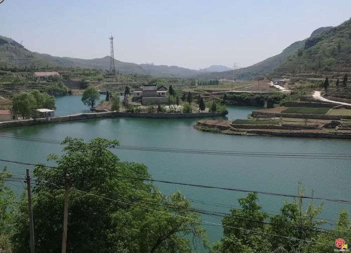 观花官庄丨一湾春水两岸山，三角湾村四月天