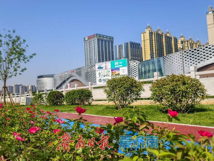 小汉峪沟再添生态绿带，万虹广场旁滨水公园全新开放