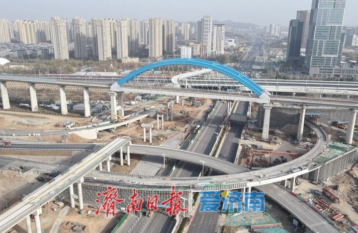 配合道路提升改造，济南绕城高速济南东收费站封闭施工