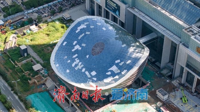 济南中央商务区新地标：“巨碗”建筑玻璃顶盖安装完成